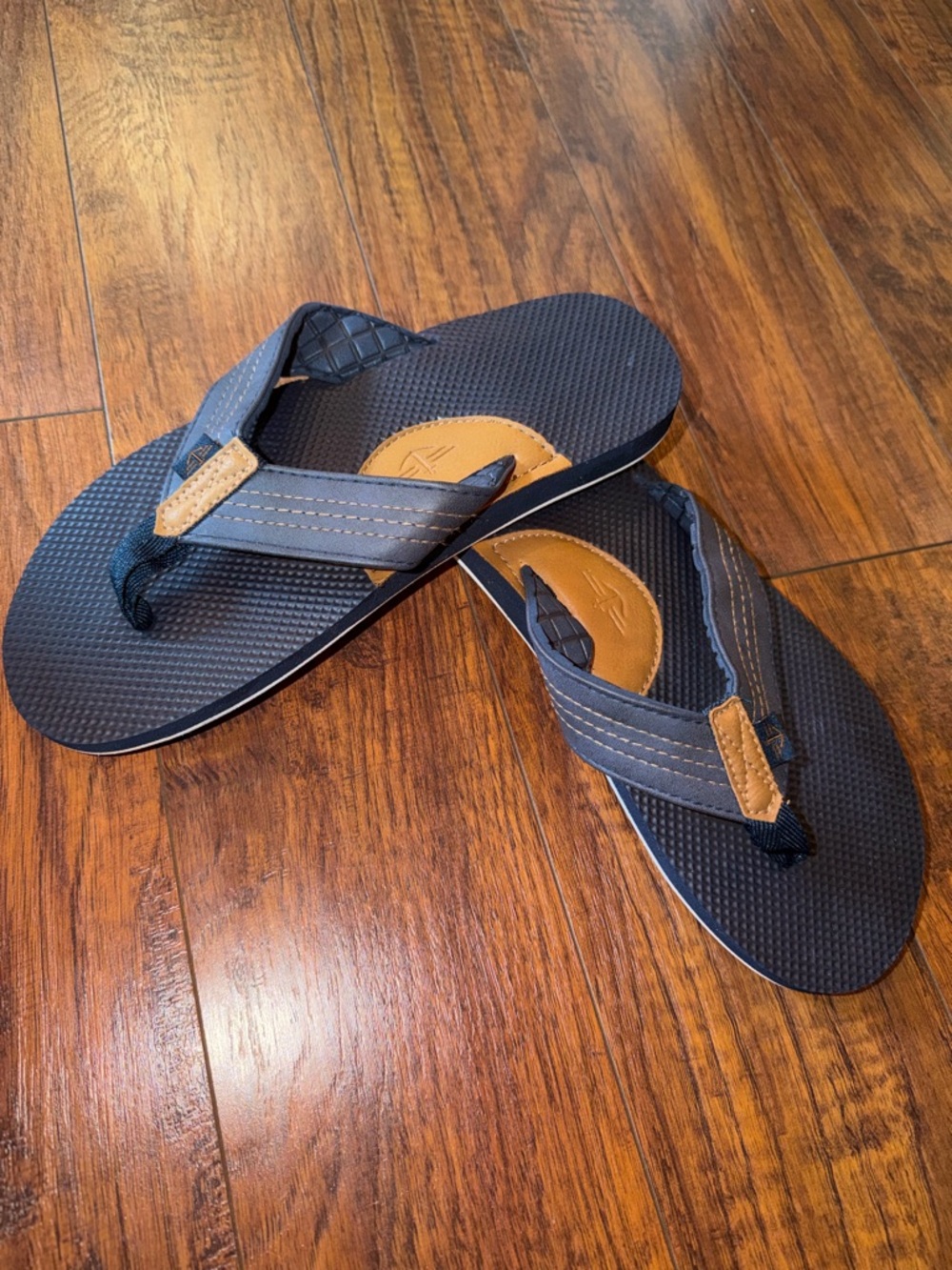 Dockers Navy Blue Flip Flop Sandals with Tan Accents 8/9